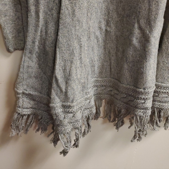 NWT MAX STUDIO Long Sleeved Gray Womens Sweater - Picture 5 of 6